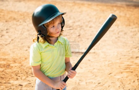 Junge posiert mit Baseballschläger. Porträt eines Kindes, das Baseball spielt