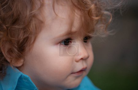 Foto de Retrato de bebé. El concepto de niños se enfrenta de cerca. Cabeza disparar niños retrato - Imagen libre de derechos