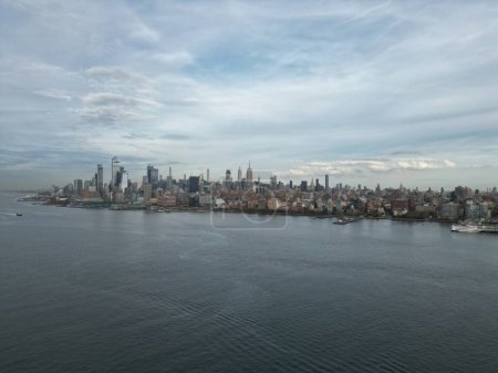 Rascacielos de edificios históricos de Nueva York. Viajar a América. Nueva York, EE.UU. Vista de Manhattan en Nueva York. Ciudad de Nueva York USA Midtown Manhattan skyline distrito financiero. Ciudad de Nueva York de drone. Vista aérea de Nueva York