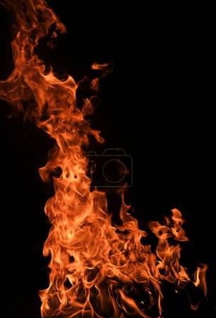 Foto de El fuego, llama ardiente. Fuego ardiente grande - Imagen libre de derechos