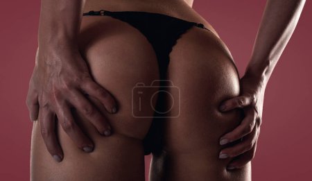 Foto de Woman shows a beautiful nude buttocks. Luxury ass. Huge buttocks. Sensual attractive young womans ass. Hot sexy lingerie. Perfect female buttocks in a panties. Sexy models ass in a bikini - Imagen libre de derechos