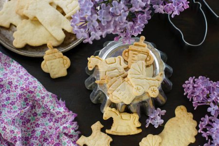 Téléchargez les photos : Biscuits au citron sablés dans le style bébé - en image libre de droit