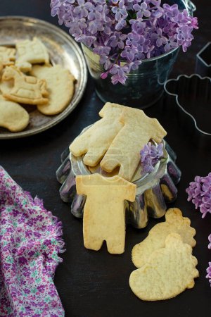 Téléchargez les photos : Biscuits au citron sablés dans le style bébé - en image libre de droit