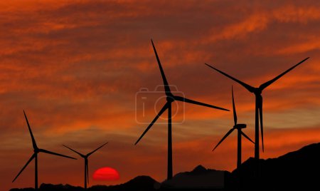 Foto de Turbinas eólicas como tecnología de energía verde y problemas del calentamiento global - Imagen libre de derechos