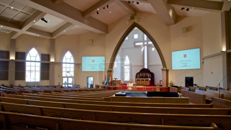 Foto de Toronto, Ontario / Canadá - 02 de junio de 2018: Interior de una iglesia con techo alto - Imagen libre de derechos