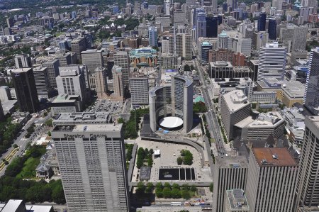 Foto de Vista de pájaro de Toronto desde Queen Street mirando al norte. Vista aérea del centro de la ciudad - Imagen libre de derechos