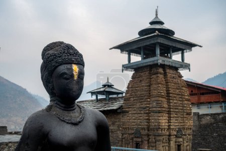 Téléchargez les photos : 18 février 2024, Uttarakhand Inde Temple Lakhamandal Dvarapala : Sculptures antiques de portiers, Uttarakhand, Inde - en image libre de droit