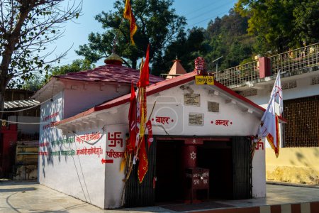 14.2.2024, Uttarakhand India.Jwalpa Devi Tempel: Heiliger Schrein, Göttin Jwalpa, Fluss Nawalika, Straße Pauri-Kotdwar, Pilgerstätte