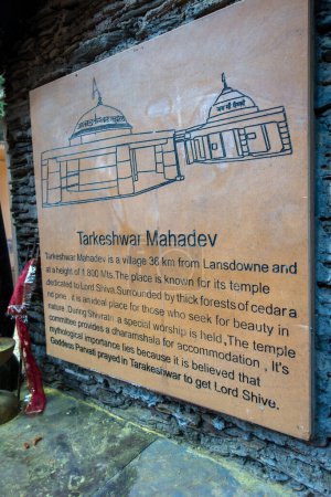 Téléchargez les photos : 18 février 2024, Uttarakhand Inde. Gravure sur pierre ancienne : Temple Tarkeshwar Mahadev, Uttarakhand, Inde - en image libre de droit