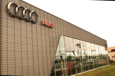 Foto de Torrance, CA 12 de septiembre de 2020 Sur Bay Audi Car Dealership - Imagen libre de derechos