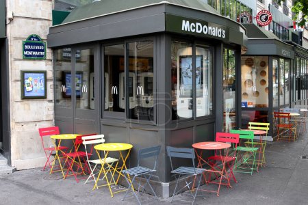 Téléchargez les photos : Paris France 08 juillet 2023 McDonalds Restaurant - en image libre de droit