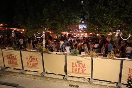 Téléchargez les photos : Paris France 12 juillet 2023 Barba Barge Night Cantina - en image libre de droit
