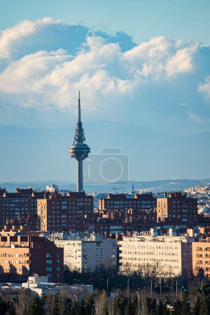 Foto de Skyline of the city of Madrid with the Torreespaa building known as Piruli. - Imagen libre de derechos