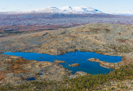Téléchargez les photos : Paysage aérien des lacs et des montagnes, Suède. - en image libre de droit