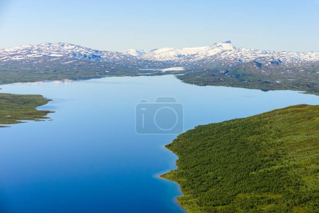 Téléchargez les photos : Lac et paysages de montagne de l'air - en image libre de droit