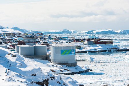 Foto de ILULISSAT, GRANDA - 29 DE ABRIL DE 2014: Puerto de Ilulissat - Imagen libre de derechos