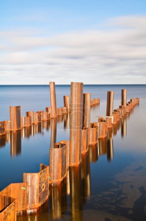 Foto de Rusty metal ingles in Lake Vattern, Jonkoping, Suecia, Europa - Imagen libre de derechos