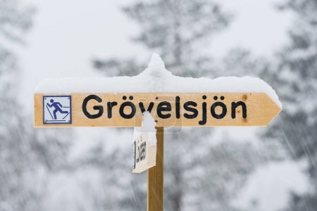 Téléchargez les photos : Panneau de ski de fond en Suède - en image libre de droit