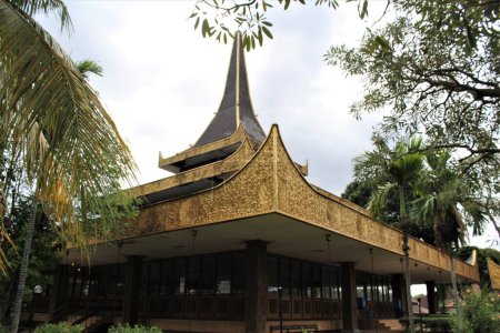 Téléchargez les photos : Jakarta, indonesia-23 avril 2023 : monument taman mini indonesia indah Sasana Adirasa Pangeran Samber Nyawa - en image libre de droit