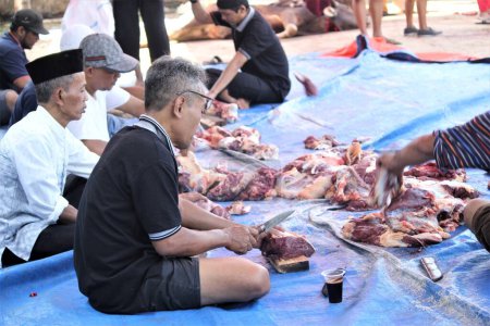 Foto de Jakarta, indonesia-29 de junio de 2023: matanza de animales sacrificados con el tema de Eid al Adha - Imagen libre de derechos