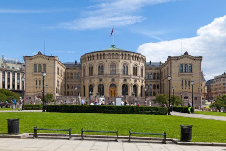 Téléchargez les photos : Oslo, Norvège - 26 juin 2019 : Le Storting (en norvégien : Stortingsbygningen) est le siège du Storting, le parlement norvégien. - en image libre de droit