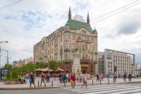 Foto de Belgrado, Serbia - 24 de abril de 2019: El Hotel Moskva, es uno de los monumentos más reconocibles de Belgrado, puesto bajo protección gubernamental desde 1968. Es uno de los hoteles de cuatro estrellas más antiguos que actualmente operan en Serbia. - Imagen libre de derechos