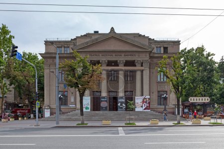 Foto de Chisinau, Moldova - June 26 2018: National Drama Theater "Mihai Eminescu", named after the most famous and influential Romanian poet. - Imagen libre de derechos