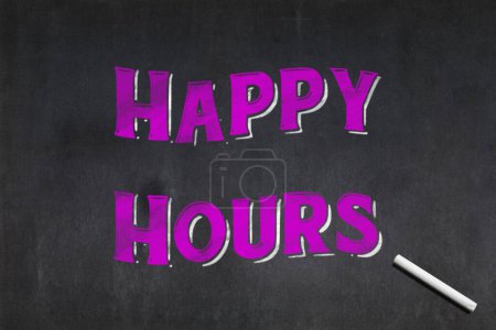 Téléchargez les photos : Tableau noir avec un écrit au milieu "Happy Hours". - en image libre de droit
