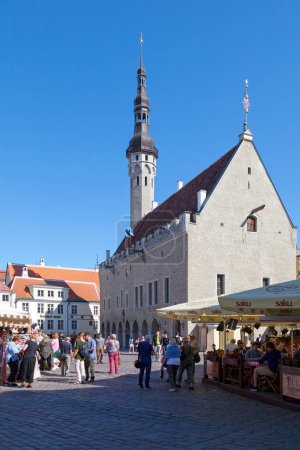 Téléchargez les photos : Tallinn, Estonie - 16 juin 2019 : L'hôtel de ville de Tallinn (en estonien : Tallinna raekoda) est un bâtiment de la vieille ville, à côté de la place de l'hôtel de ville. C'est la plus ancienne mairie de toute la région baltique et de Scandinavie.. - en image libre de droit