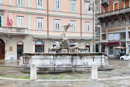 Foto de Trieste, Italia - 08 de abril de 2019: La Fontana del Giovannin del Ponterosso en Piazza del Ponterosso. - Imagen libre de derechos