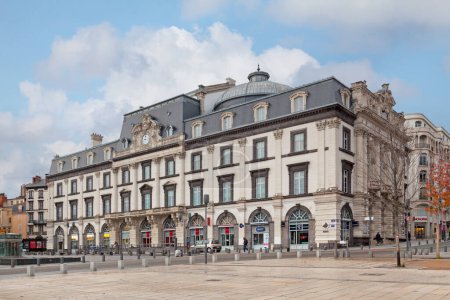 Foto de Clermont-Ferrand, Francia - 11 de diciembre de 2019: La Ópera-Teatro Clermont-Ferrand está situada en el corazón de la ciudad, en el Boulevard Desaix (entrada principal) y en la Place de Jaude. - Imagen libre de derechos