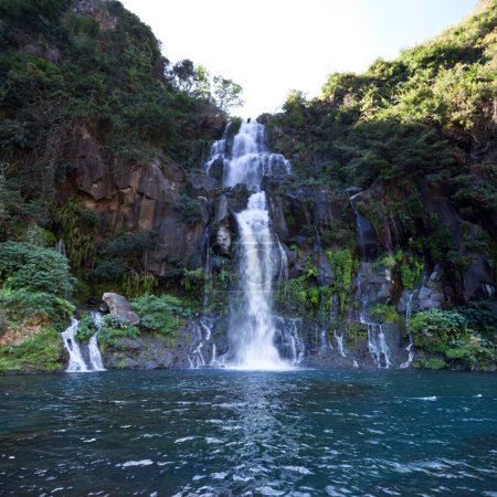 Téléchargez les photos : Cascade au Bassin des Aigrettes dans le Ravin Saint Gilles sur l'île de la Réunion. - en image libre de droit