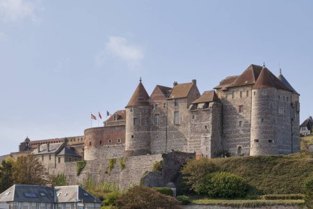 Téléchargez les photos : Dieppe, France - 11 septembre 2020 : Le château de Dieppe est un château fondé en 1188 par le roi Henri II d'Angleterre et détruit en 1195 par le roi Philippe II de France.. - en image libre de droit