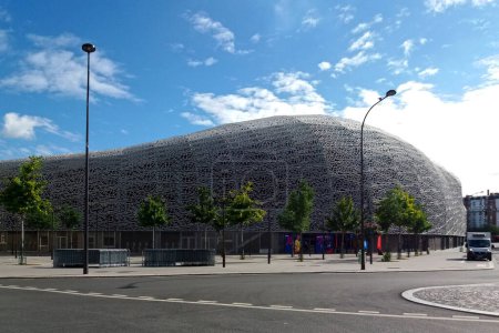 Téléchargez les photos : Paris, France - 09 août 2017 : Le Stade Jean-Bouin est un stade polyvalent situé dans le 16ème arrondissement de Paris, en France. L'installation, en face du parc des Princes, beaucoup plus grand. - en image libre de droit