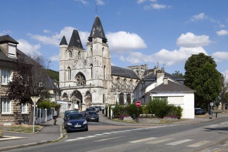 Téléchargez les photos : Les Andelys, France - 05 août 2022 : La Collégiale Notre-Dame des Andelys est une ancienne collégiale. - en image libre de droit