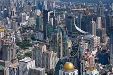 Foto de Bangkok, Tailandia - 17 de septiembre de 2018: Vista aérea de la Embajada Central, el Paladio IT Pratunam y otros rascacielos en Pathum Wan y Khwaeng Makkasan. - Imagen libre de derechos