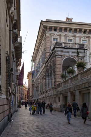 Foto de Génova, Italia - 30 de marzo de 2019: El palazzo Doria-Tursi o palazzo Niccolo Grimaldi es un hogar del siglo XVI para la extensión de la Galería Palazzo Bianco, incluyendo el violín de Paganini y más. - Imagen libre de derechos