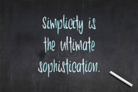 Blackboard with a quote from Leonardo da Vinci saying "Simplicity is the ultimate sophistication.", drawn in the middle.