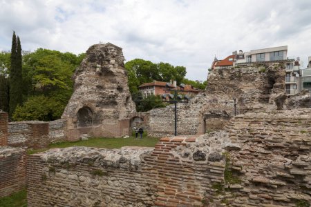 Foto de Los baños romanos de Varna es un sitio arqueológico que ofrece una antigua casa de baños termales romana construida a finales del siglo II CE. - Imagen libre de derechos
