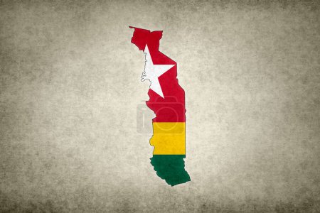 Mapa grunge de Togo con su bandera impresa dentro de su borde en un papel viejo.