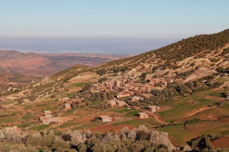 La ciudad de Douar Ait-Imgeur en las montañas del Alto Atlas en la región de Souss-Massa-Dra en Marruecos.