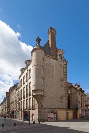 Téléchargez les photos : Rennes, France - 30 juillet 2017 : L'hôtel Robien est un hôtel particulier situé dans le centre-ville à l'angle de la rue du Champ Jacquet et de la rue Le Bastard. - en image libre de droit