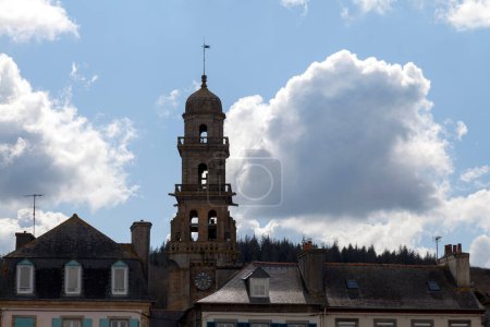 Téléchargez les photos : Clocher de l'église Saint-Thomas (Église Saint-Thomas-de-Cantorbery) à Landerneau, Finistère. - en image libre de droit