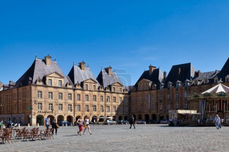 Foto de Charleville-Mezieres, Francia - 23 de junio de 2020: The Place Ducale es una plaza construida entre 1606 y 1624. - Imagen libre de derechos