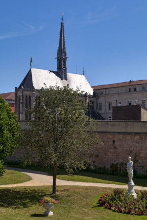 Téléchargez les photos : La place Winston Churchill et la chapelle Estic à Saint-Dizier, France. - en image libre de droit