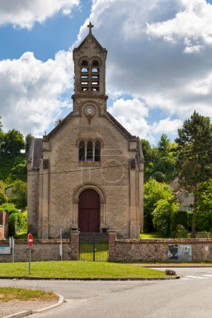 Die Kirche von Palesne wurde im 19. Jahrhundert am Osthang des Tales erbaut, wo der kleine Bach von Bern entspringt. Es befindet sich im Weiler Palesne und ist Teil der Stadt Pierrefonds.