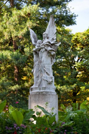 Estatua de Leconte de Lisle (poeta francés) en el Jardín de Luxemburgo (París) por Denys Puech en 1898