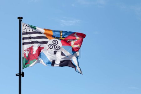 Interceltic flag with in its center a triskel surrounded by the banners of the Celtic countries and regions.