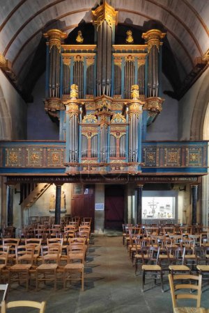 Téléchargez les photos : L'orgue de l'église Saint-Germain à Pleyben, Finistère. - en image libre de droit