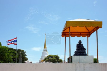Die königliche Pagode auf dem Gipfel des Tang Kuan Hügels ist das Symbol der Stadt Songkhla mit der Statue des thailändischen Meisters Mönch Luang Pu Thuat über der Stadt.